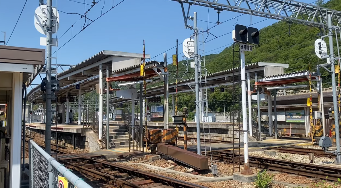 神戸電鉄有馬口駅の構内踏切の写真