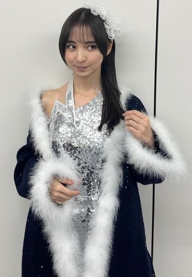 篠田麻里子のキラキラ衣装
